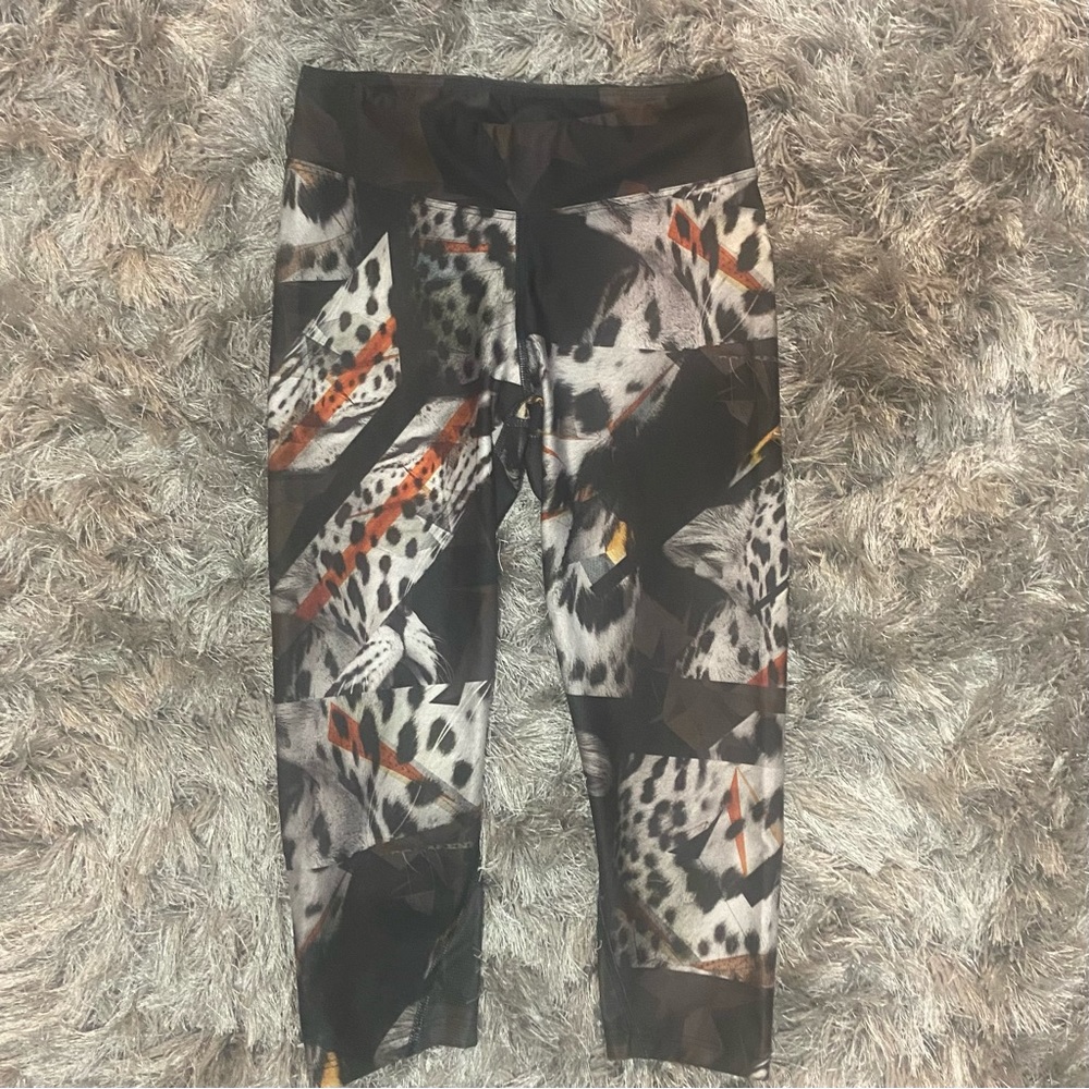 We Are Handsome women black white and brown print capri leggings. Size S. Used.